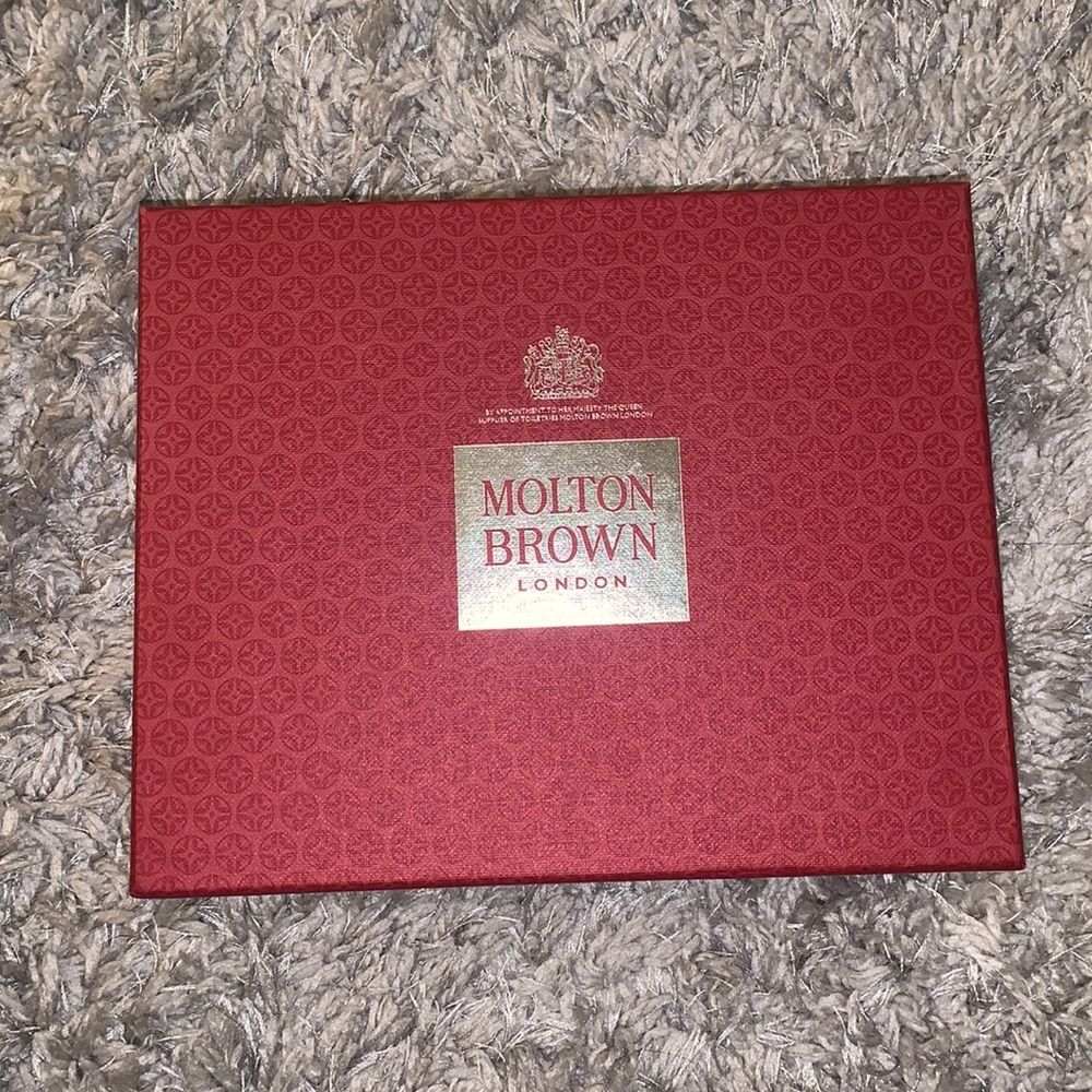 Molton Brown - 2 hand cream 1 hand treatment